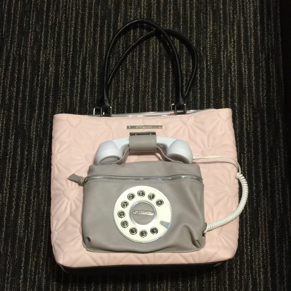 BETSEY JOHNSON PHONE BAG
